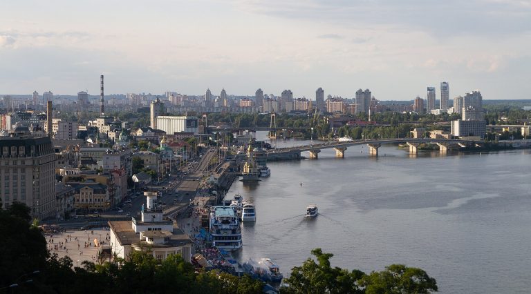 Метро Поштова