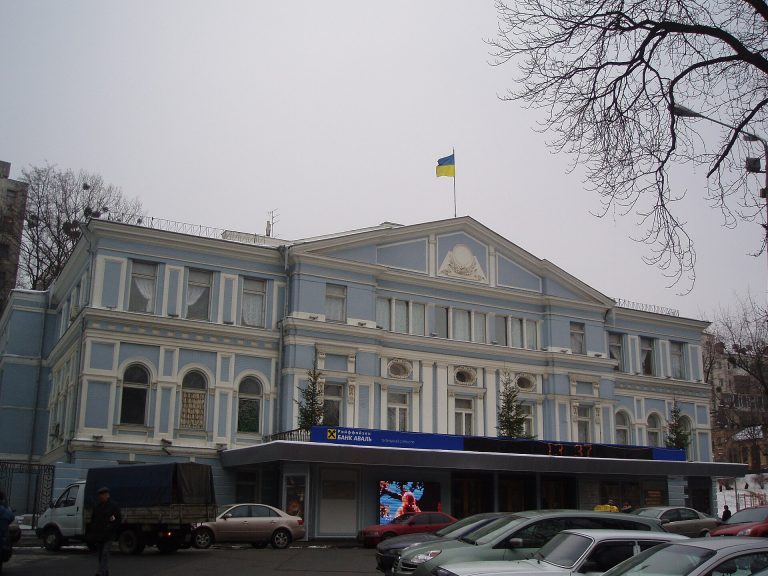 Біля театру ім. Франка