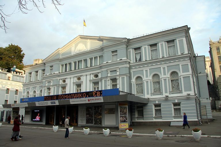 Біля театру ім. Франка