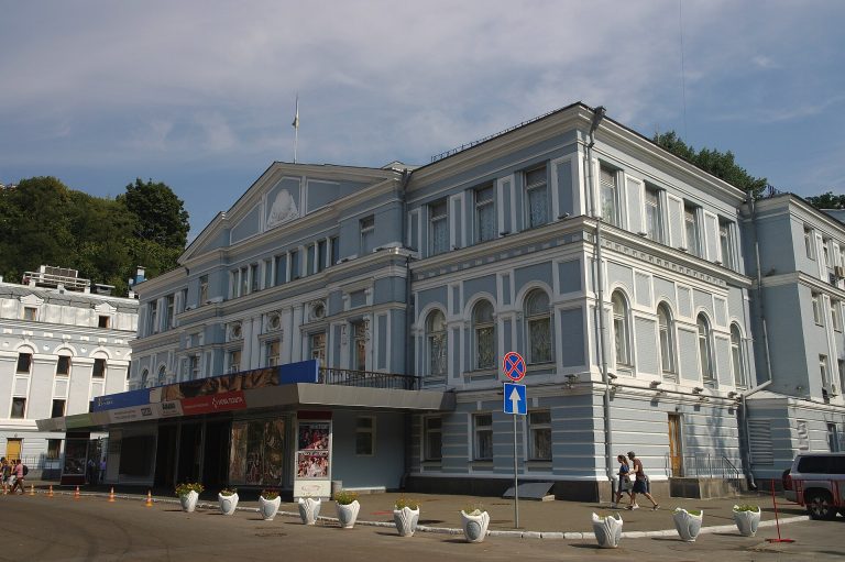 Біля театру ім. Франка
