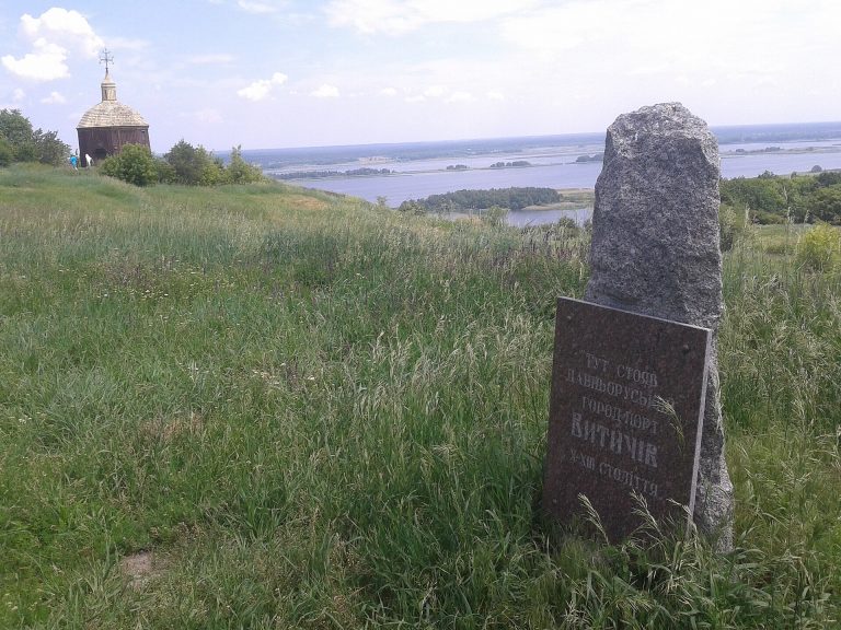 Село Витачів