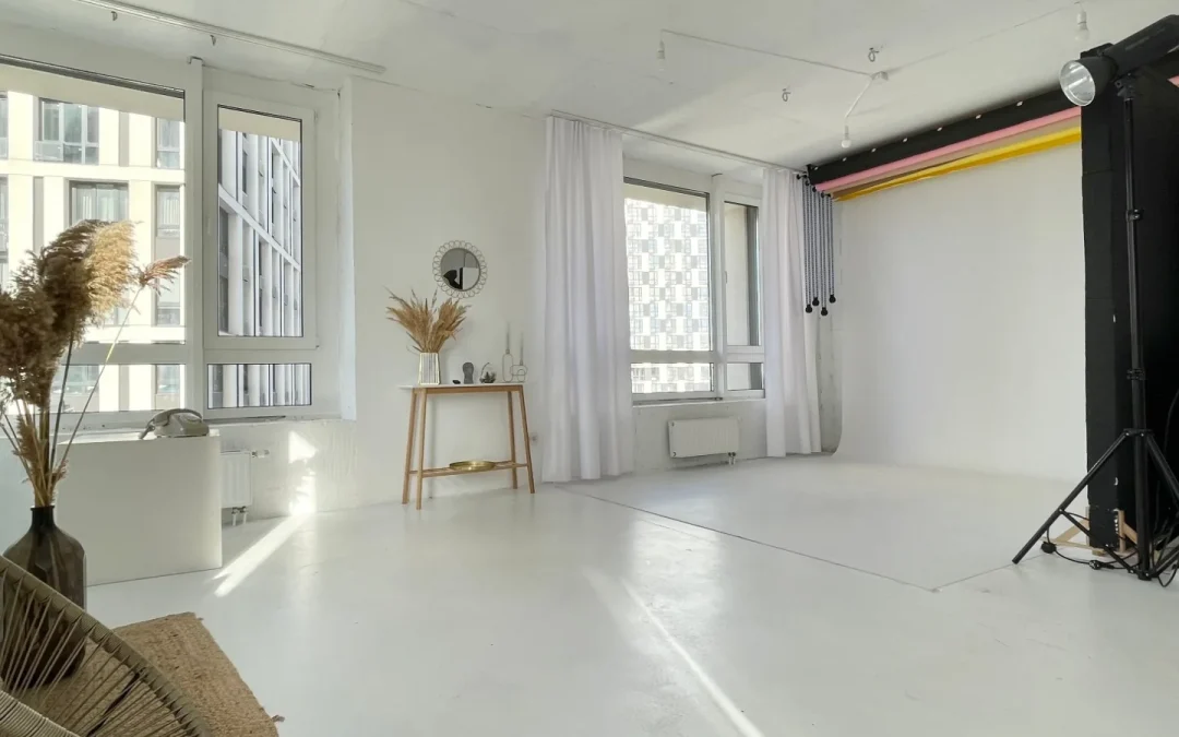 whiteroom-1.jpg